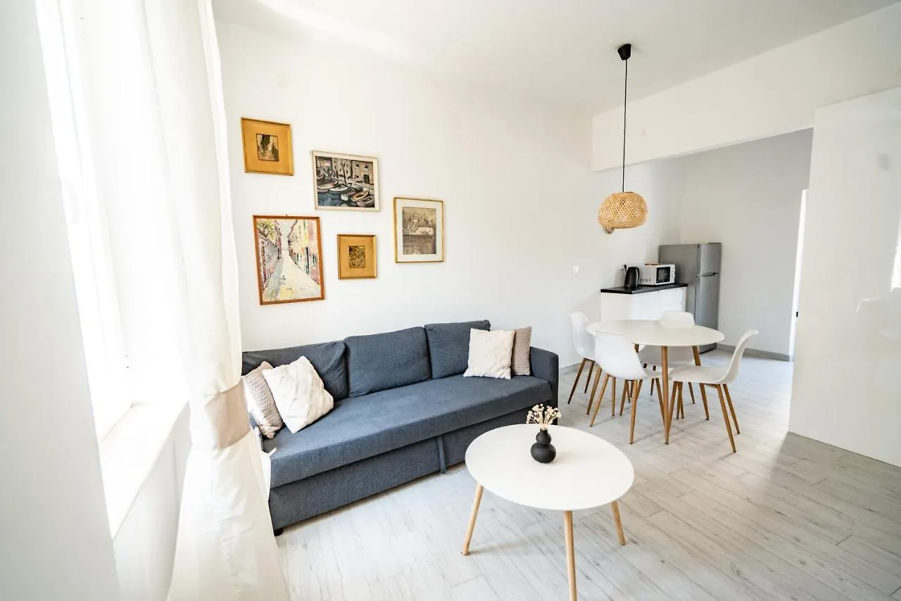 Valeria Louis Perfect Getaway - Great Location Split City Center Apartment