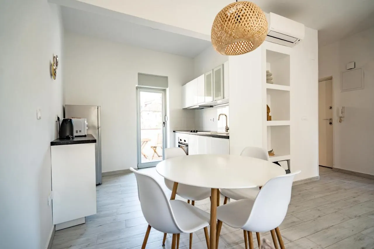 Valeria Louis Perfect Getaway - Great Location Split City Center Apartment