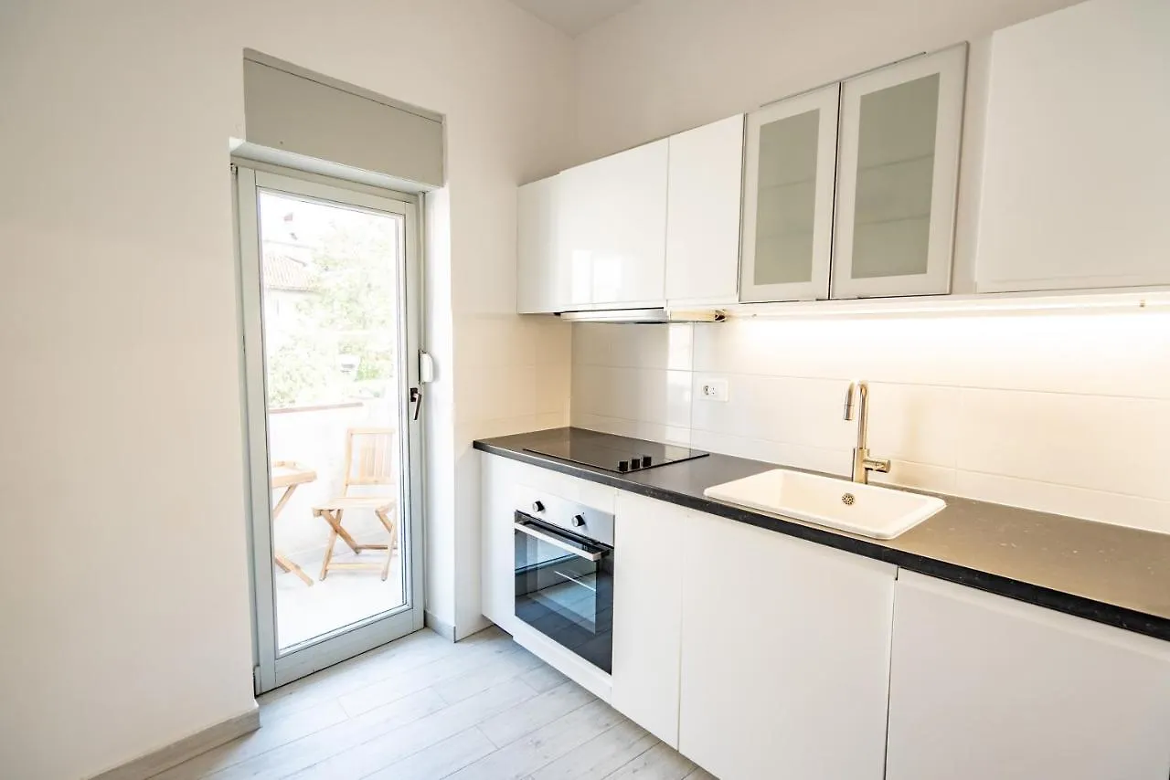 Valeria Louis Perfect Getaway - Great Location Split City Center Apartment